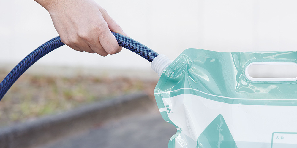 注ぐのに便利なキャップ付き