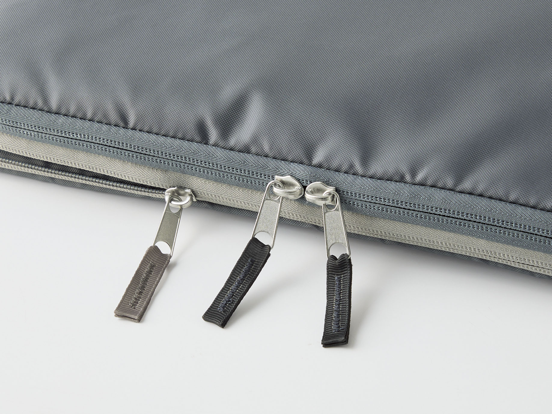 圧縮ポーチのファスナー