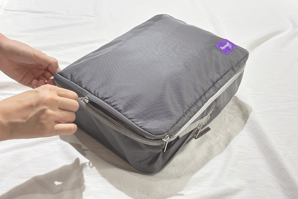 圧縮ポーチの圧縮しているイメージ