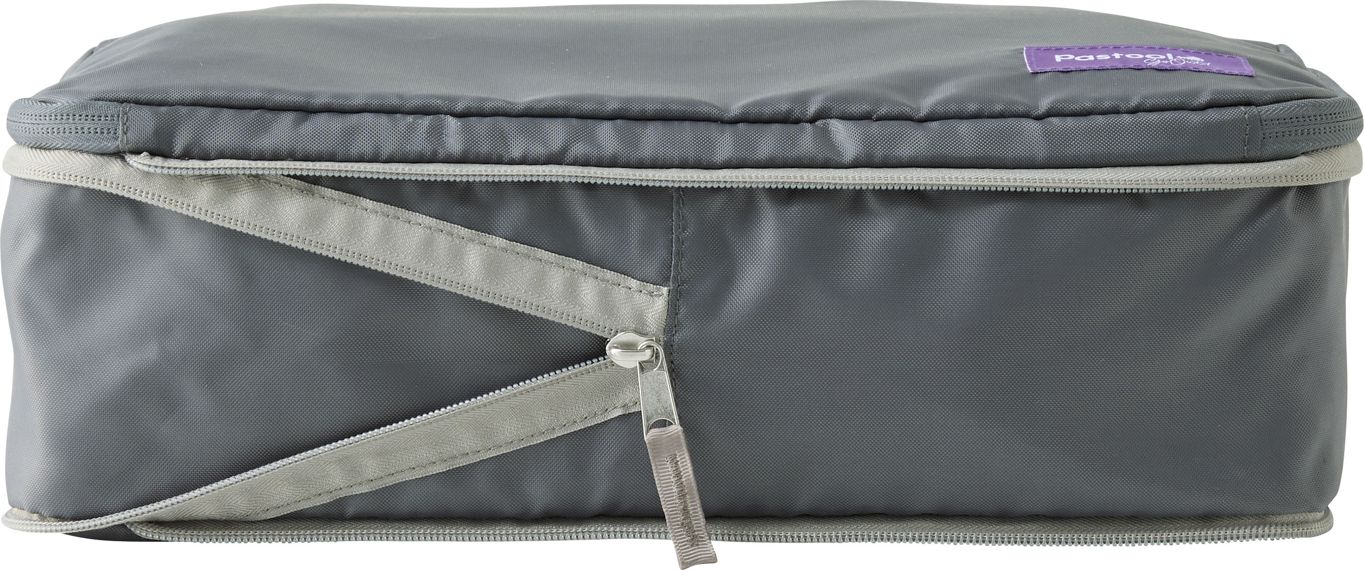 圧縮ポーチのファスナーを開けた