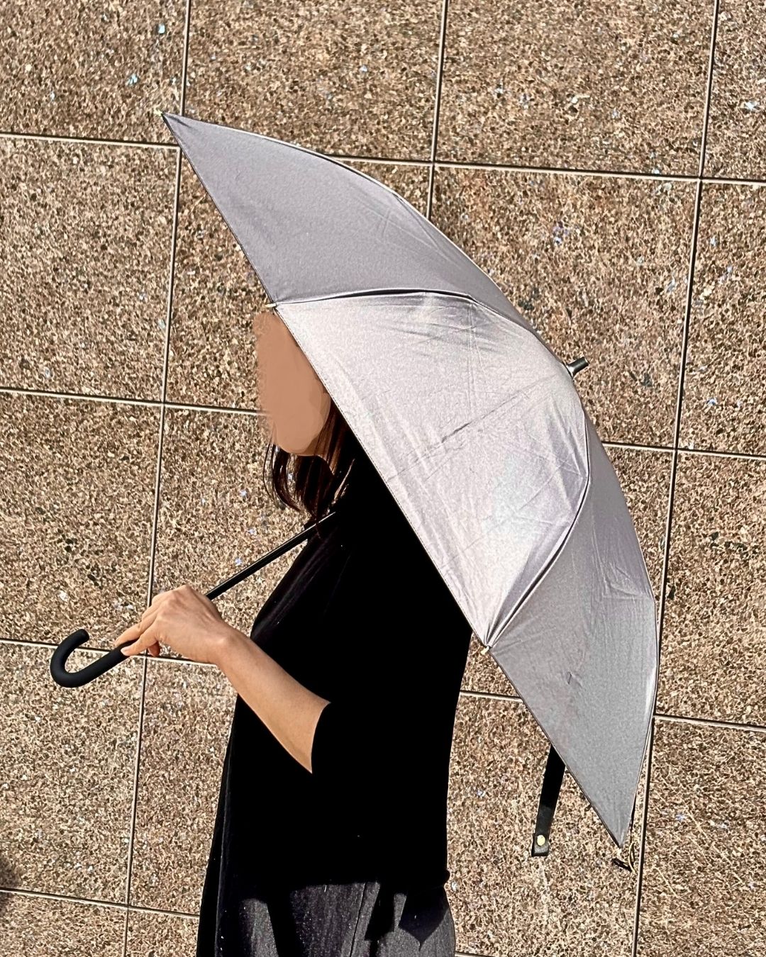 3月の日差しと日傘